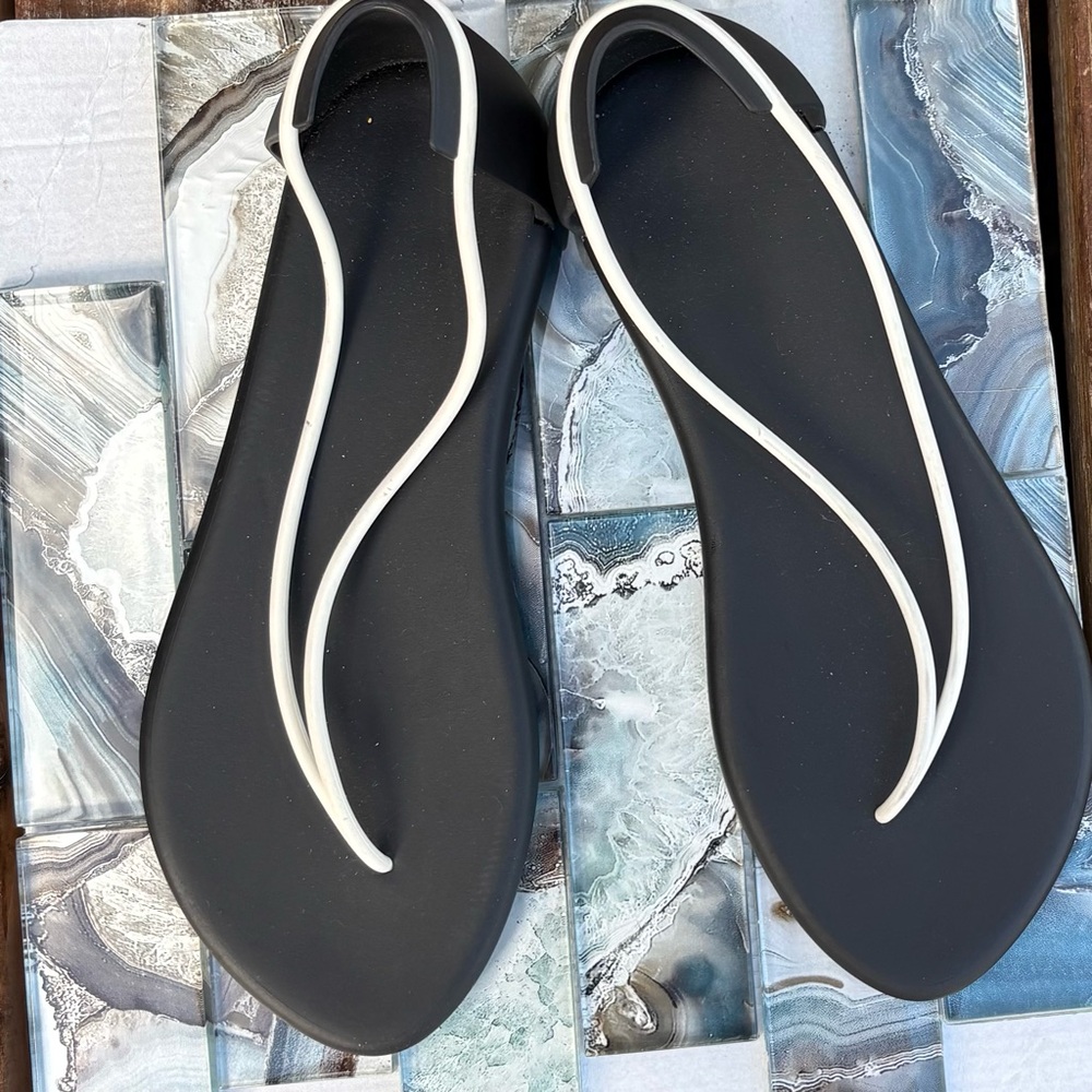 Ipanema Philippe Starck Sandals. Size 10. - Picture 2 of 4